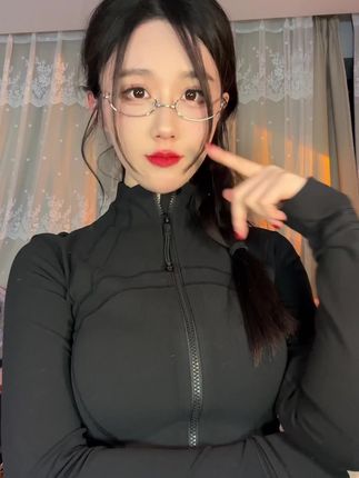 轩子巨二兔微密圈女仆装新作，VIP付费贴大揭秘