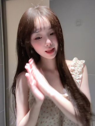 网易CC灰灰娜大尺度定制舞蹈，高颜值高挑美女的热辣演出