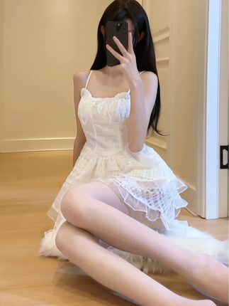 猫梨梨抖音作品解析，她的腿精写真有何看点？
