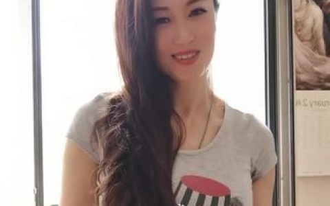 抖音小阿姨 直播热舞整活比肩定制版，独特风格引人注目
