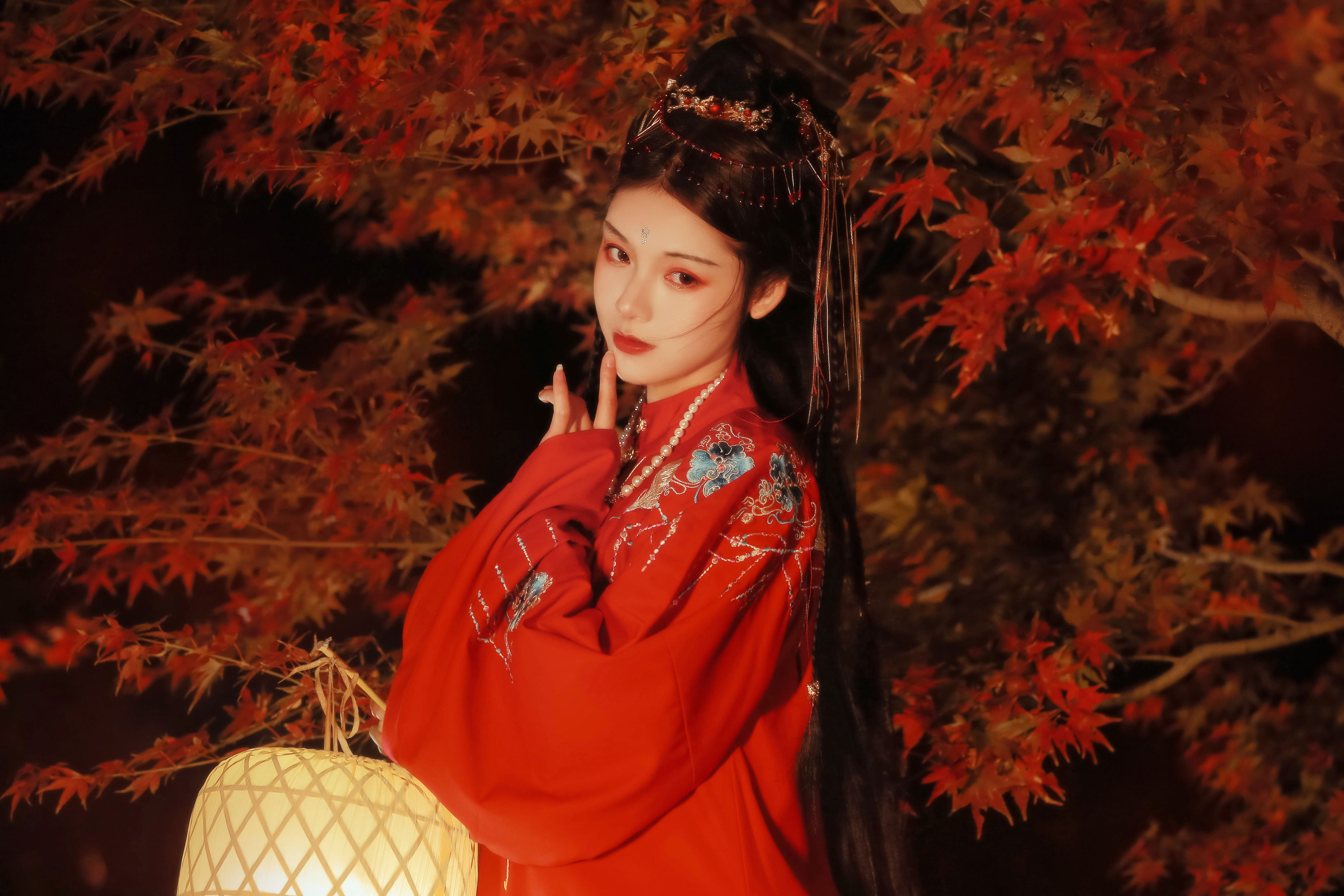 莫将圆相换眉颦 意境 艺术 中国风 古风 枫叶 清冷美人