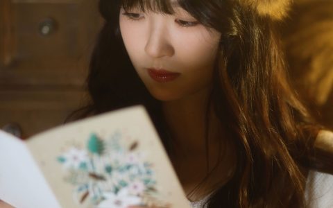 木屋的暖冬唯美 精美 优雅 女神 人像 – YiTuYu艺图语