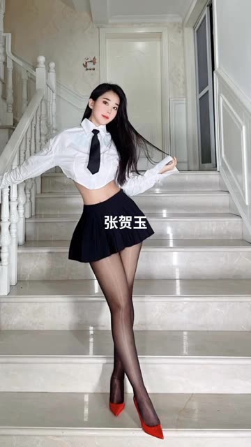 从张贺玉到张老师微博一线女神的辛酸历程，网红汹涌的真实故事