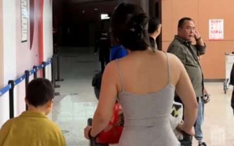 詹詹(詹妮)微密圈#嘉宾专享帖,09月17日红色丁字裤作品分享