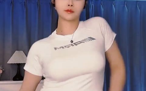 Bigo垚曦直播中的专属舞蹈动作，为什么她的动作如此吸引眼球
