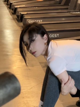 李嘉欣97的成长故事，网红女神的蜕变历程