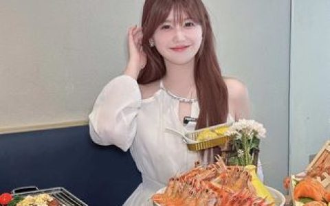 B站十万口草莓粥粥微博图集分享,她的私密照片都在这里