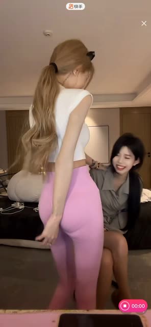 网易cc短腿微宁舞蹈表演回顾，回顾短腿微宁在网易cc平台上的精彩舞蹈表演