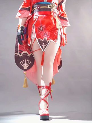 半半子cos镇海魅魔利兹柴郡凤鸣春晓等套图，魅魔利兹与凤鸣春晓cos图集大放送