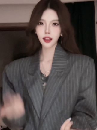 银蛇大人黑色系风格写真，酷女孩的定义