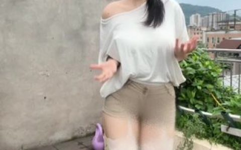 微密圈可爱的肉巴黑丝新作,微胖女神的独特魅力展现