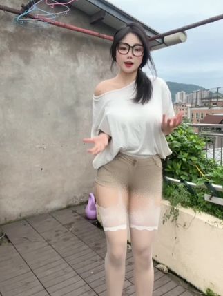 微密圈可爱的肉巴性感套装新作，最新视频限时开放