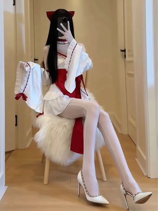 猫梨梨的独家作品赏析，如何获得她的圈内资源？