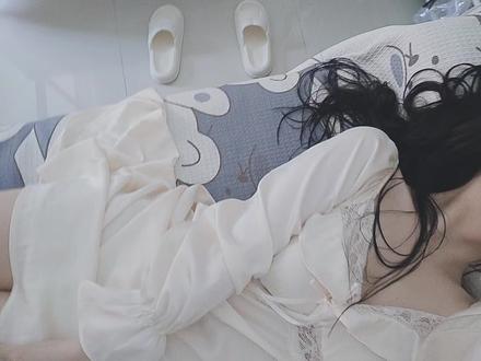 健身美女博主脸红Dearie，难怪绅士们无法拒绝她的魅力！