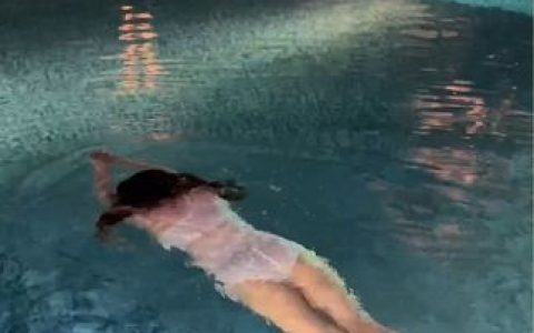 阿尔卑香小狗子微密圈照片合集分享,她的每一个作品都不容错过