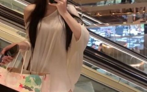 长裙勾勒身材,周于希Sally轻薄写真吸睛