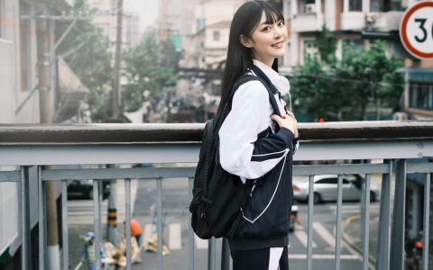 飞鸟咕咕-《校服》 – YiTuYu艺图语