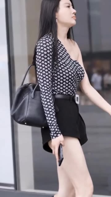 抖音银蛇大人精选合集，她的魅力何在？