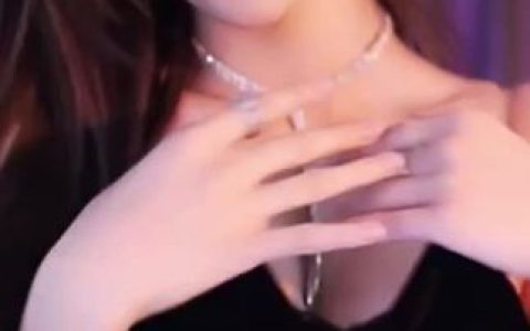 斗鱼萌七的舞蹈展示,观看萌七在直播中的舞蹈展示与表演