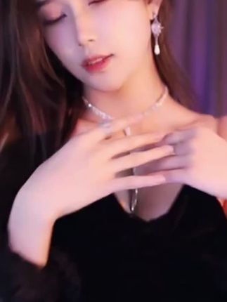 斗鱼萌七舞蹈特别版，观看萌七特别版的舞蹈表演与技巧展示