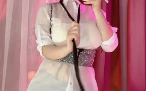 魅润希的大摆锤表演解析,舞蹈中的招牌动作揭秘