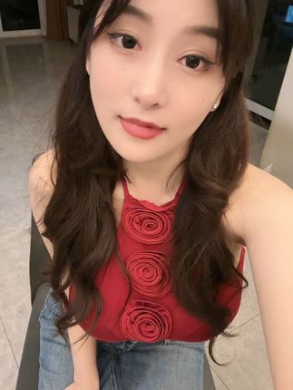 探索抖音网红奶雯付费资源，从清纯到私密浓情的震撼反差