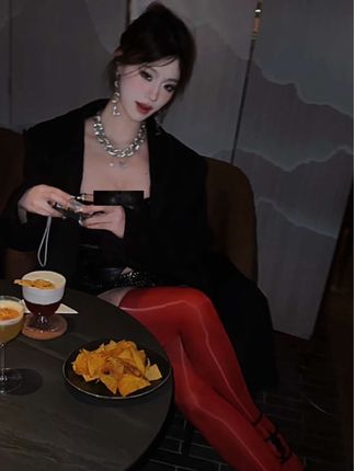 舞蹈小野马私下舞蹈资源揭秘，她的独特表演风格分析