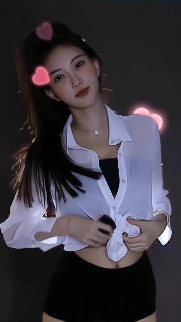 感受南妹儿T台秀反差之美动感光波内卷惊艳全场