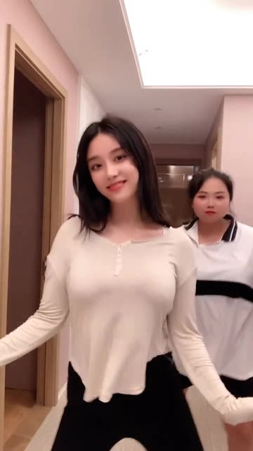 抖音奶雯的微密圈里有什么？将时尚进行到底