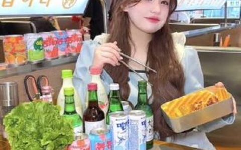 十万口草莓粥粥微博图片合集,美照满满引发粉丝狂热